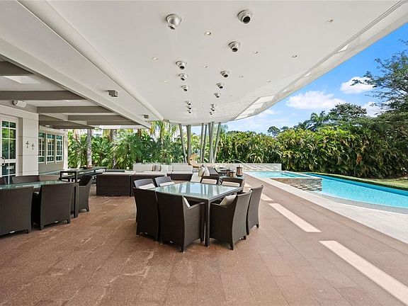 5th image of 9 Castana St