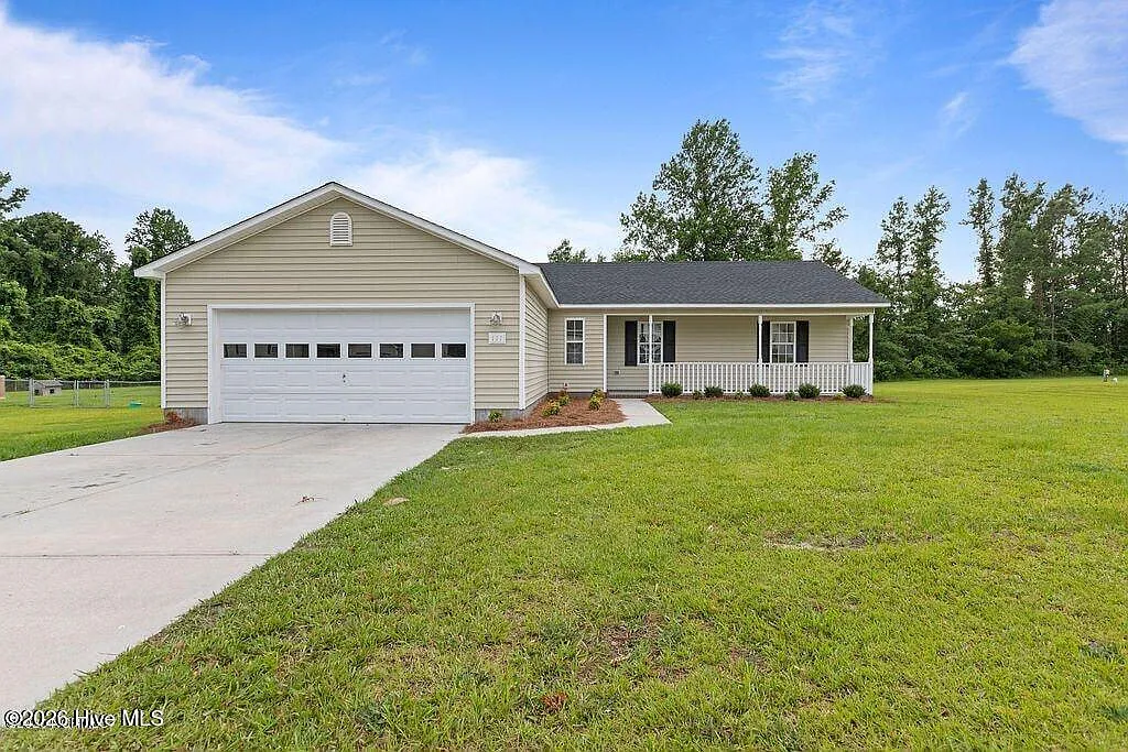 3 bed, 2.0 bath, $1,695 — Photo 1