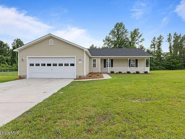111 Howell Dr — Photo 1