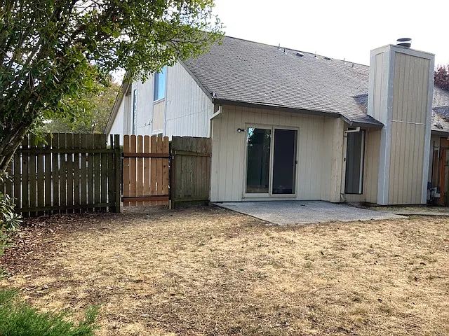 522 SE Olympia Dr — Photo 5