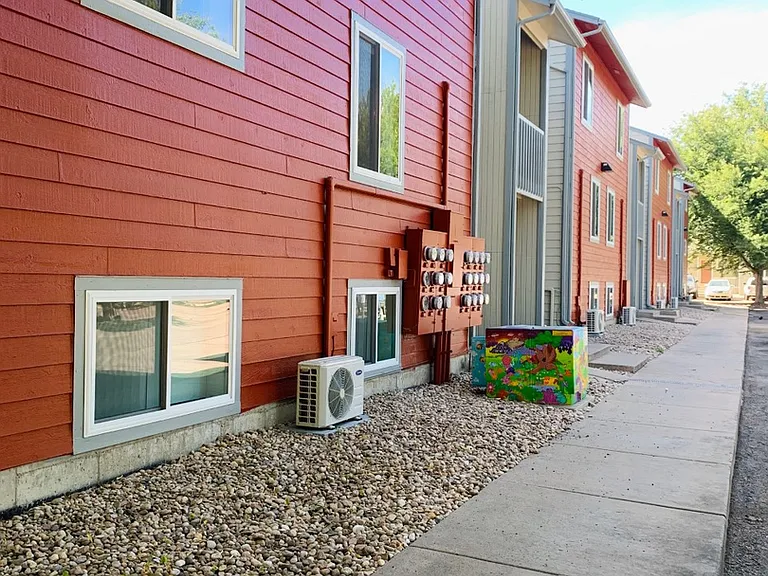 Campus Park Apartments - SAMI Apartments — Photo 14