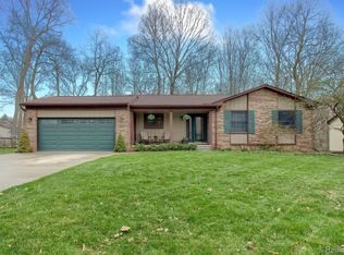40184 Ladene Ln, Novi, MI 48375