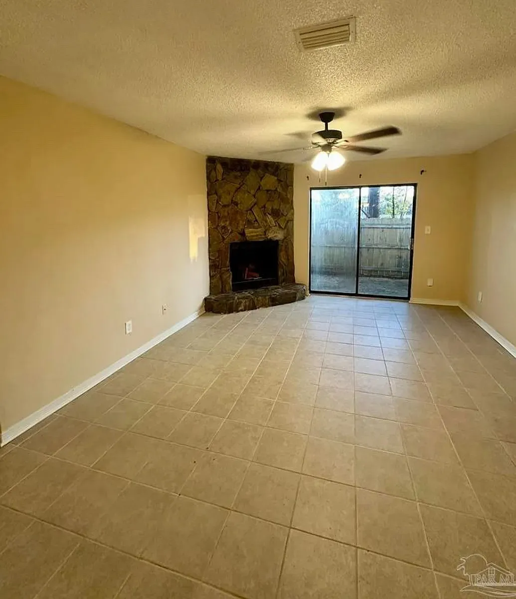 Building Photo - 467 Stara Cir #D