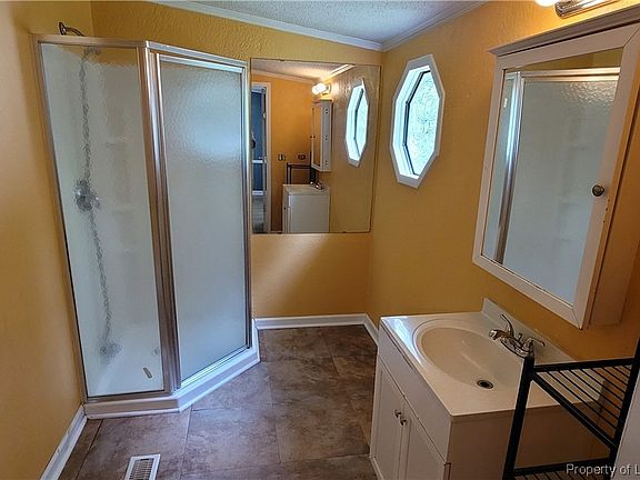 5th image of 114 Peacock Ln