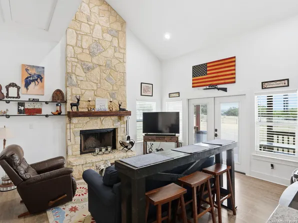 116 Martingale Trail, Bandera, TX 78003