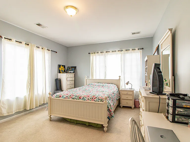 6 Beaconsfield Ct — Photo 12