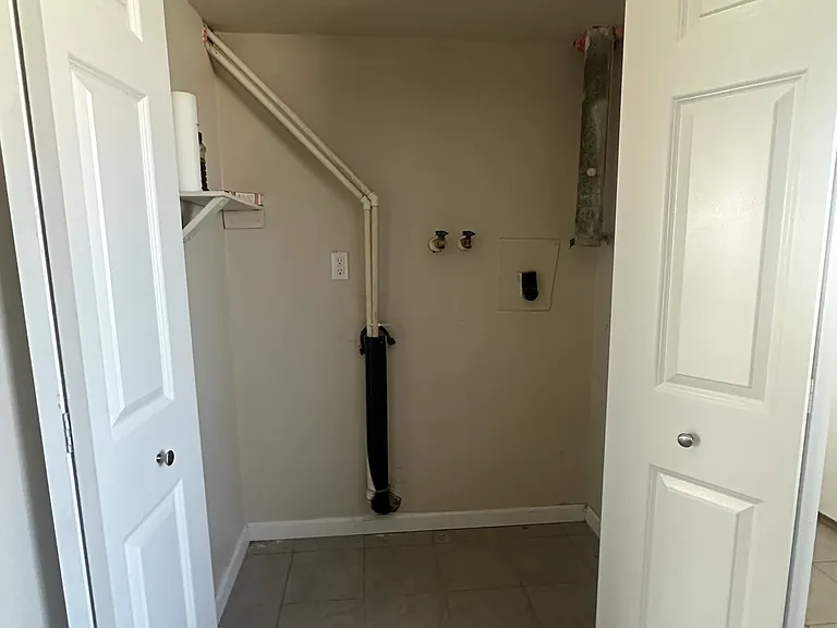 6089 Pine Grove Mnr — Photo 2