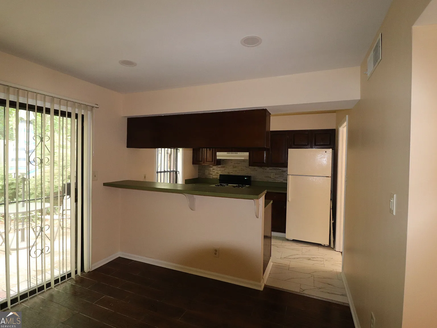 3 bed, 2.5 bath, 1320 sqft, $1,750 — Photo 3