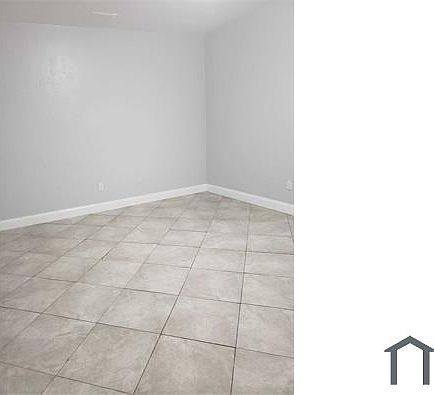 4th image of 16901 NE 20th Ave APT 3