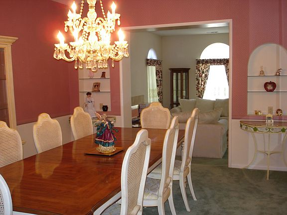 Formal Dining Room w/Chandelier