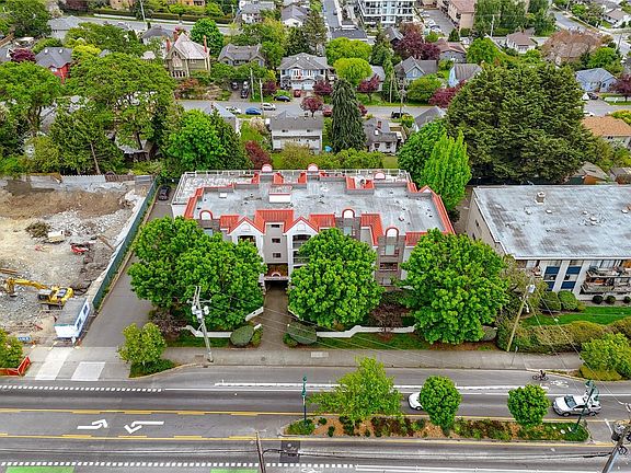 2nd image of 873 Esquimalt Rd #107