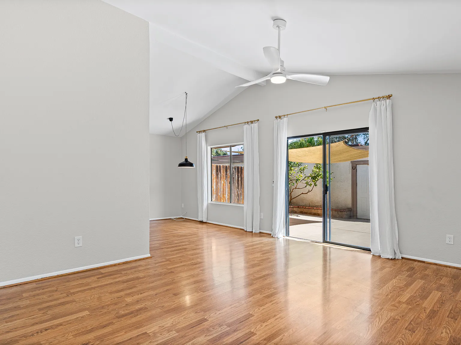 3 bed, 1104 sqft, $3,750 — Photo 3