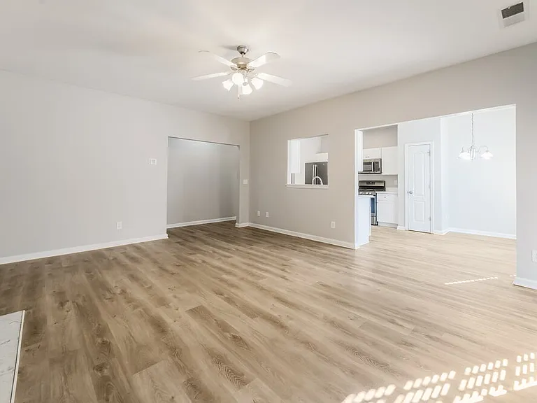 8074 Colton Creek Way — Photo 6