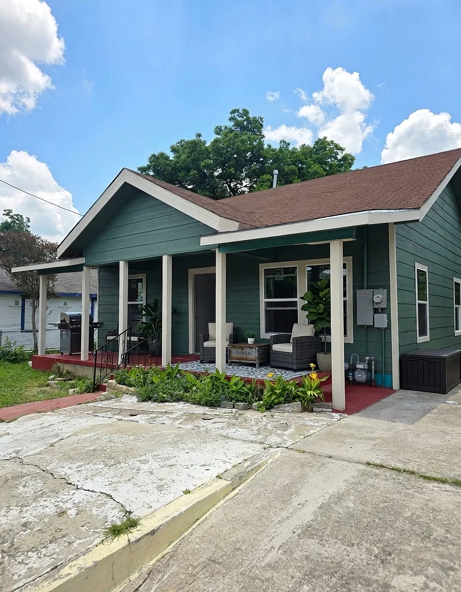 122 Glass Ave — Photo 1