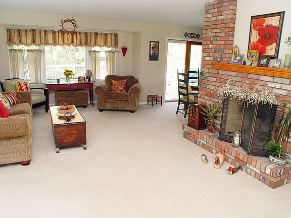 Formal Living Room w/Wood-Burning Fireplace