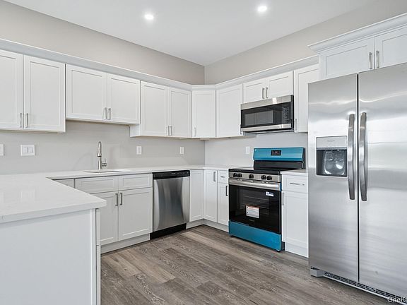 4th image of 153 Greenwich Ave #205
