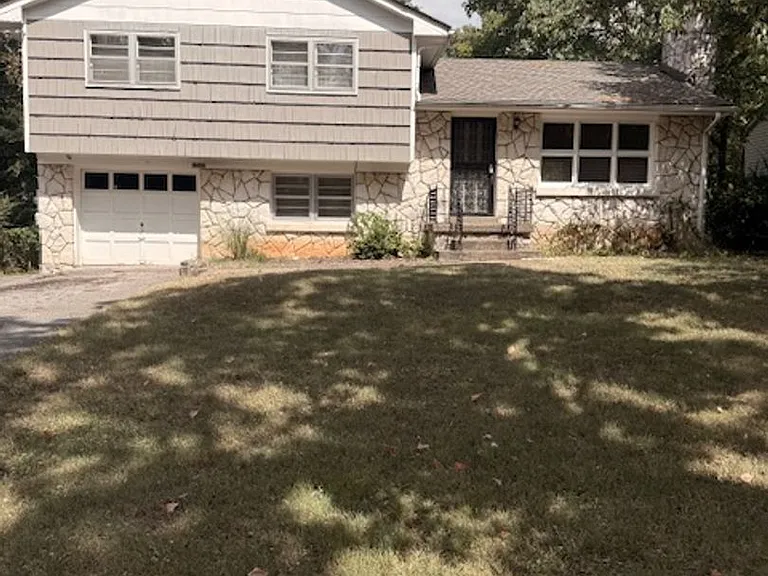 1525 Park St — Photo 1