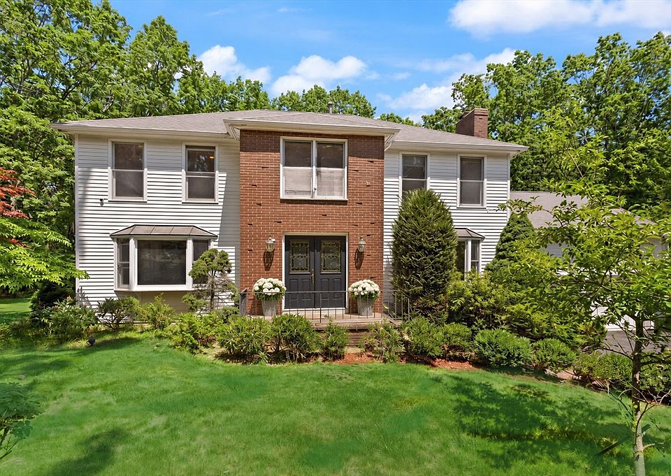1st image of 35 Castle Dr