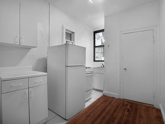 3rd image of 7 Morton St APT 11