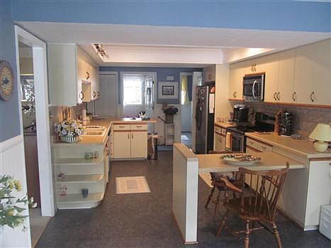 4th image of 3031 S Lakeshore Dr
