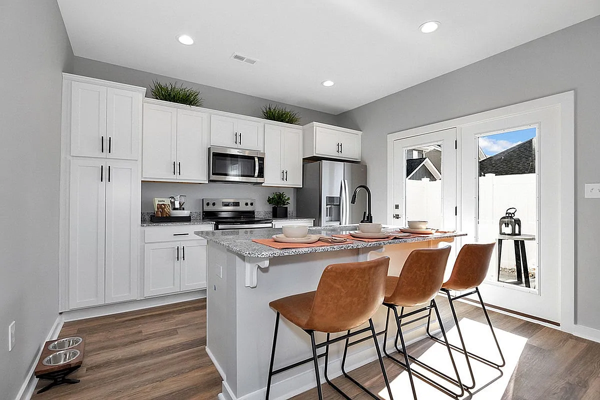 VLux Madison — Photo 2