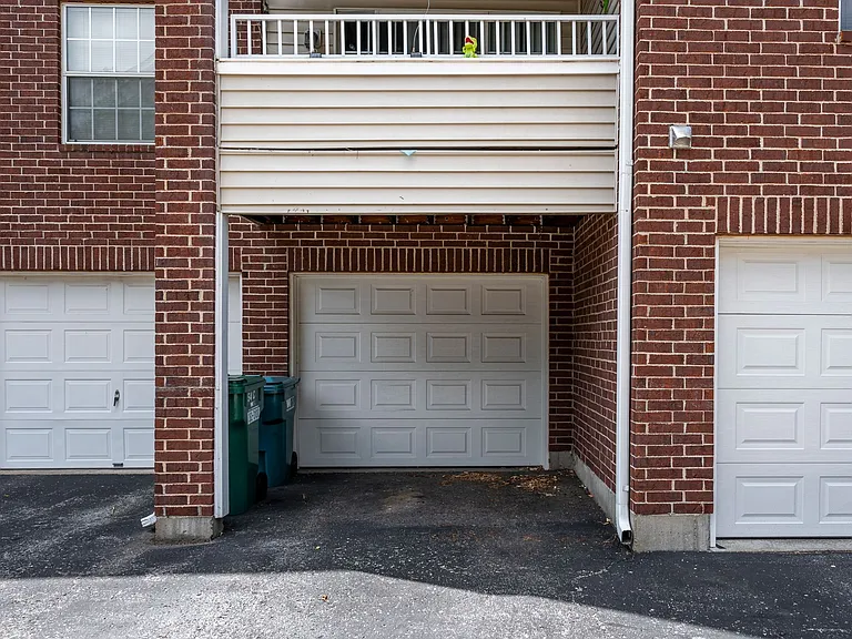Carriage Place at Lake Chesterfield — Photo 19
