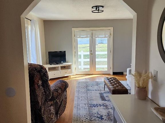 4th image of 175 Beaumont Dr