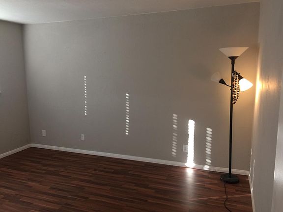 LARGE BEDROOM