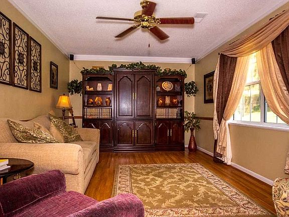 4th image of 13 Sandy Glen Ct