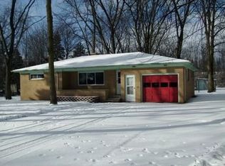 1085 Ledyard Rd, Essexville, MI