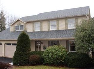 712 Pinewood Cir, Pottsville, PA 17901