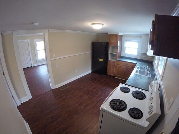 5th image of 701 Cummings St