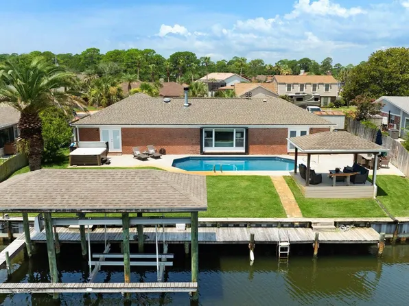 934 Aquamarine Dr, Gulf Breeze, FL 32563