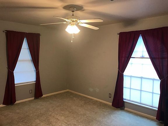 5th image of 411 E Rogers St