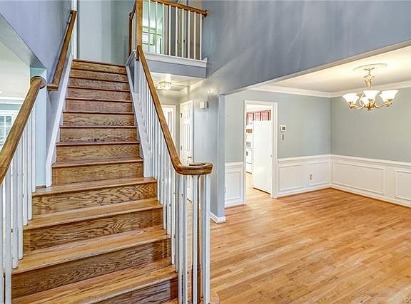 2nd image of 9435 Dogwood Garth Ln