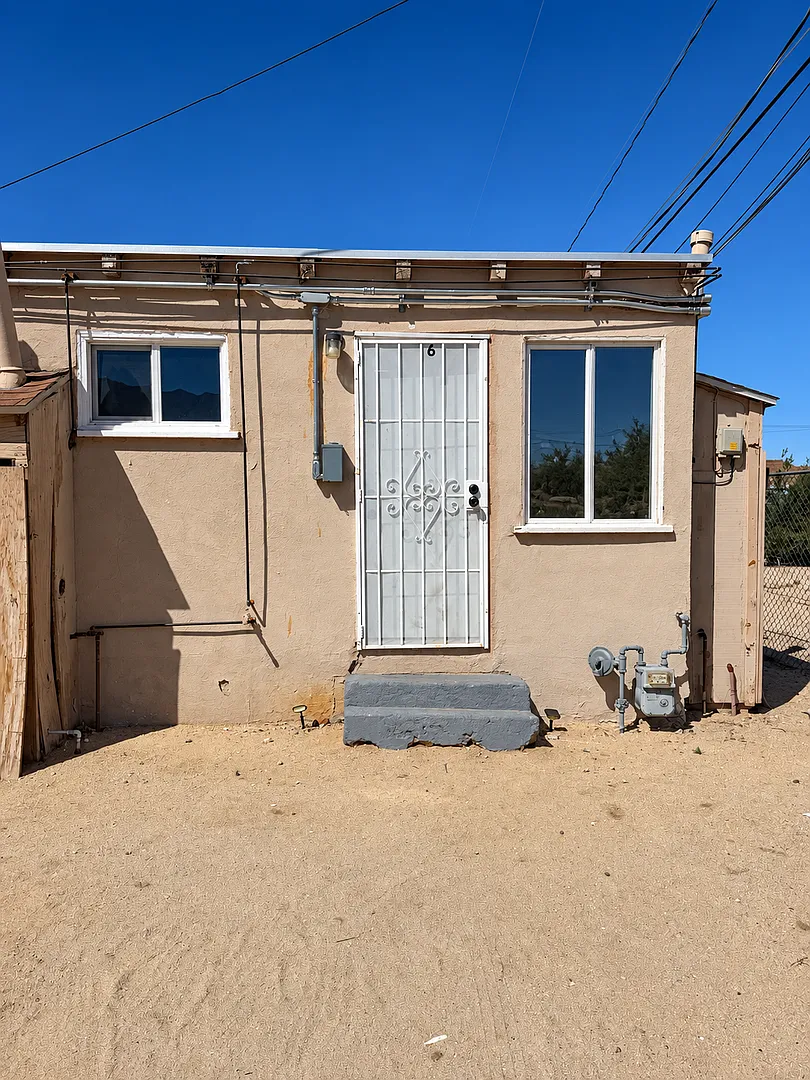 6637 Yucca Ave — Photo 2