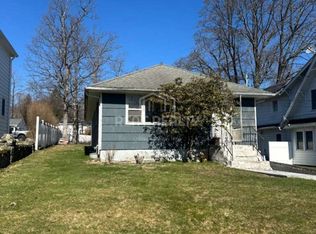 8 Mid Oaks St, Monroe, NY 10950