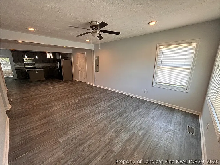 929 Fleetwood Dr — Photo 7