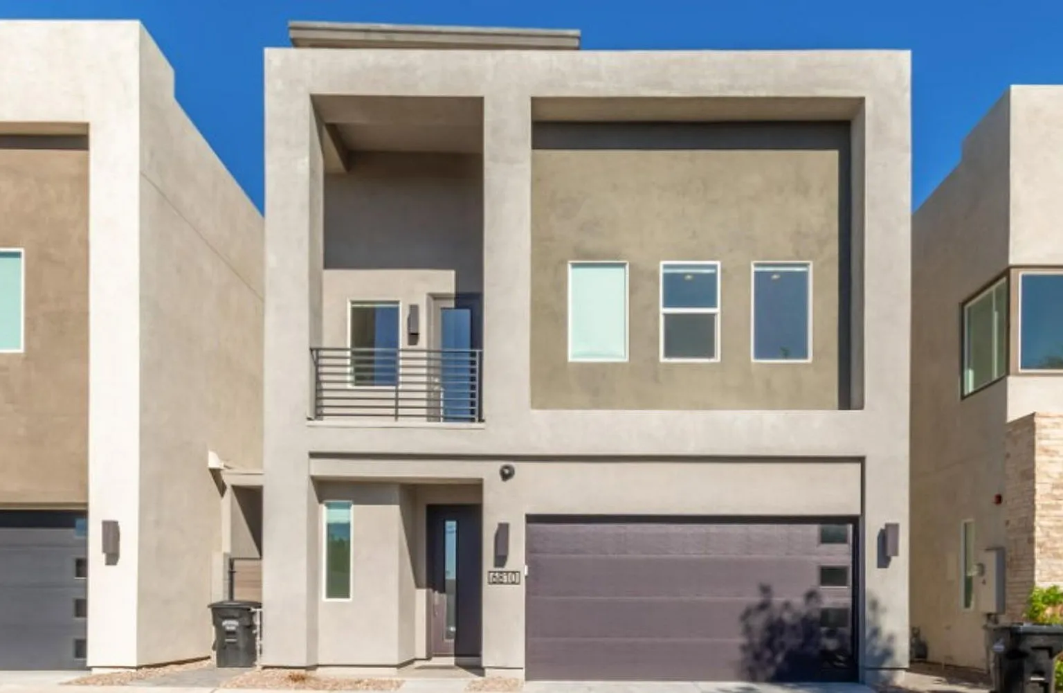 3 bed, 2.5 bath, 2628 sqft, $4,300 — Photo 1