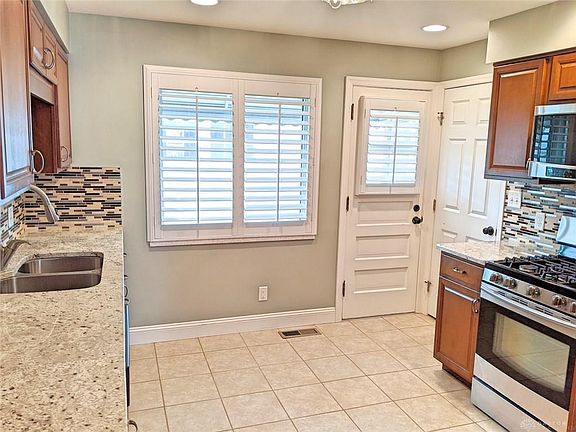 3rd image of 408 Monteray Ave