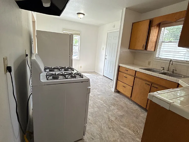 1607 McAdams Ave — Photo 4