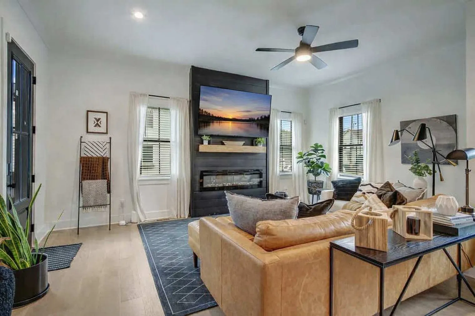 4 bed, 4.0 bath, 2852 sqft, $7,775 — Photo 1
