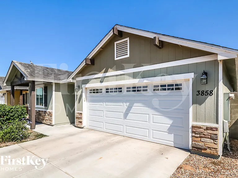 3858 W Tamarisk Ave — Photo 2