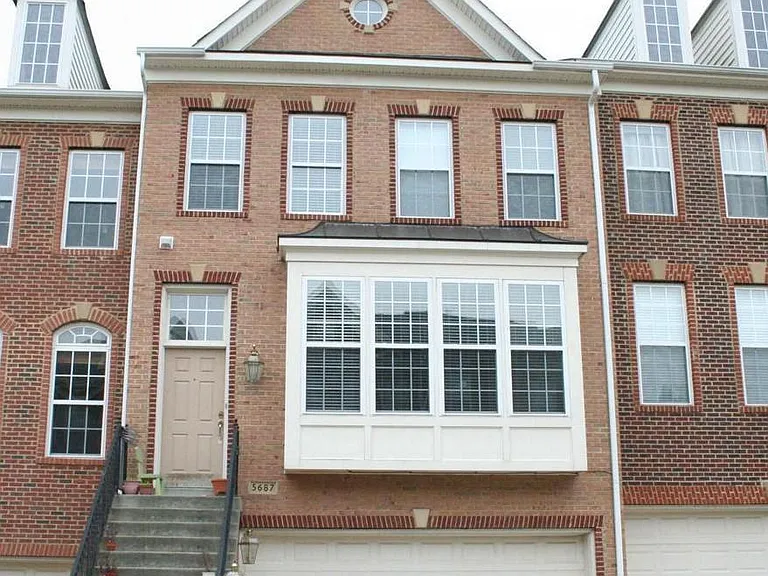 5687 Faircloth Ct — Photo 1