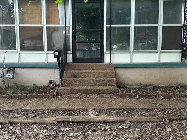 1906 S Willow Ave, Independence, MO 64052
