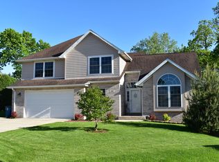 232 N Hillcrest St, Addison, IL 60101