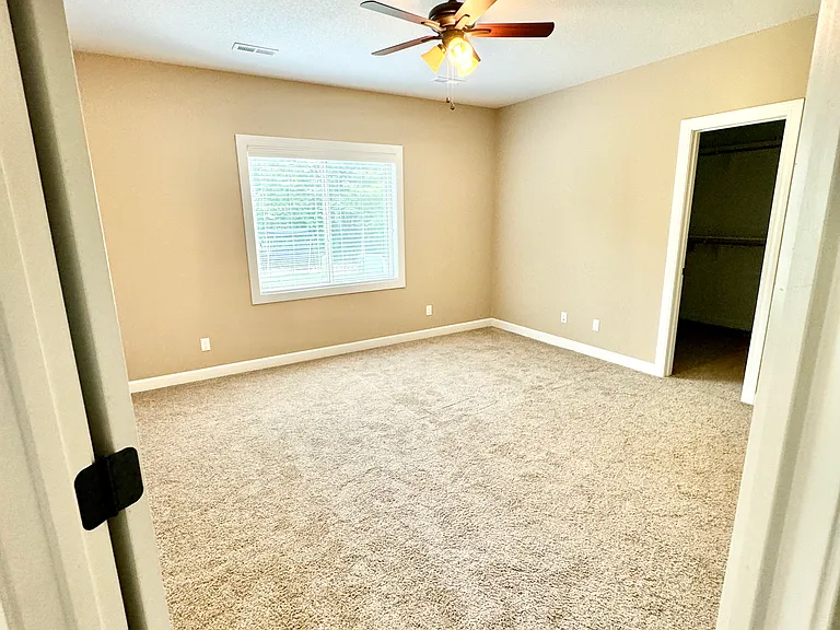 916 Diamondhead Dr — Photo 11
