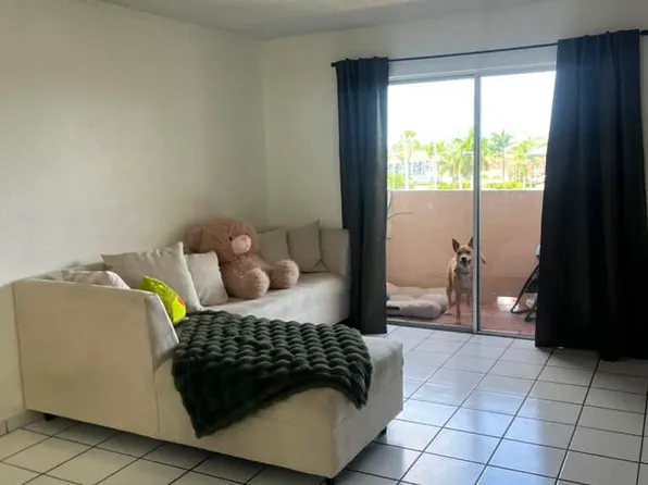 2735 W 52nd St APT 502, Hialeah, FL 33016