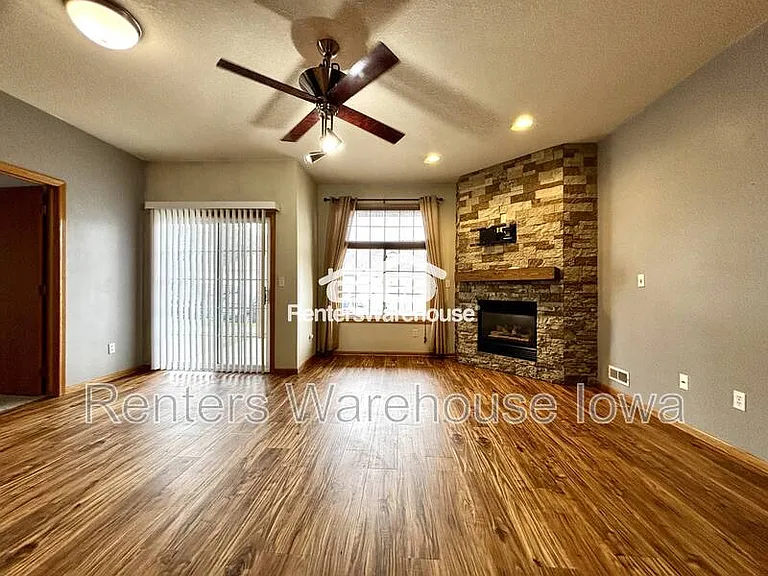 950 67th St #410 — Photo 8