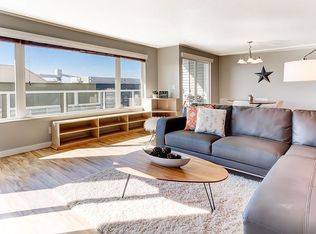 617 W Mercer Pl APT 201, Seattle, WA 98119